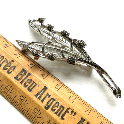 A lily of the valley brooch set with marcasite. マーカサイトがあしらわれたスズランモチーフのブローチ。 
