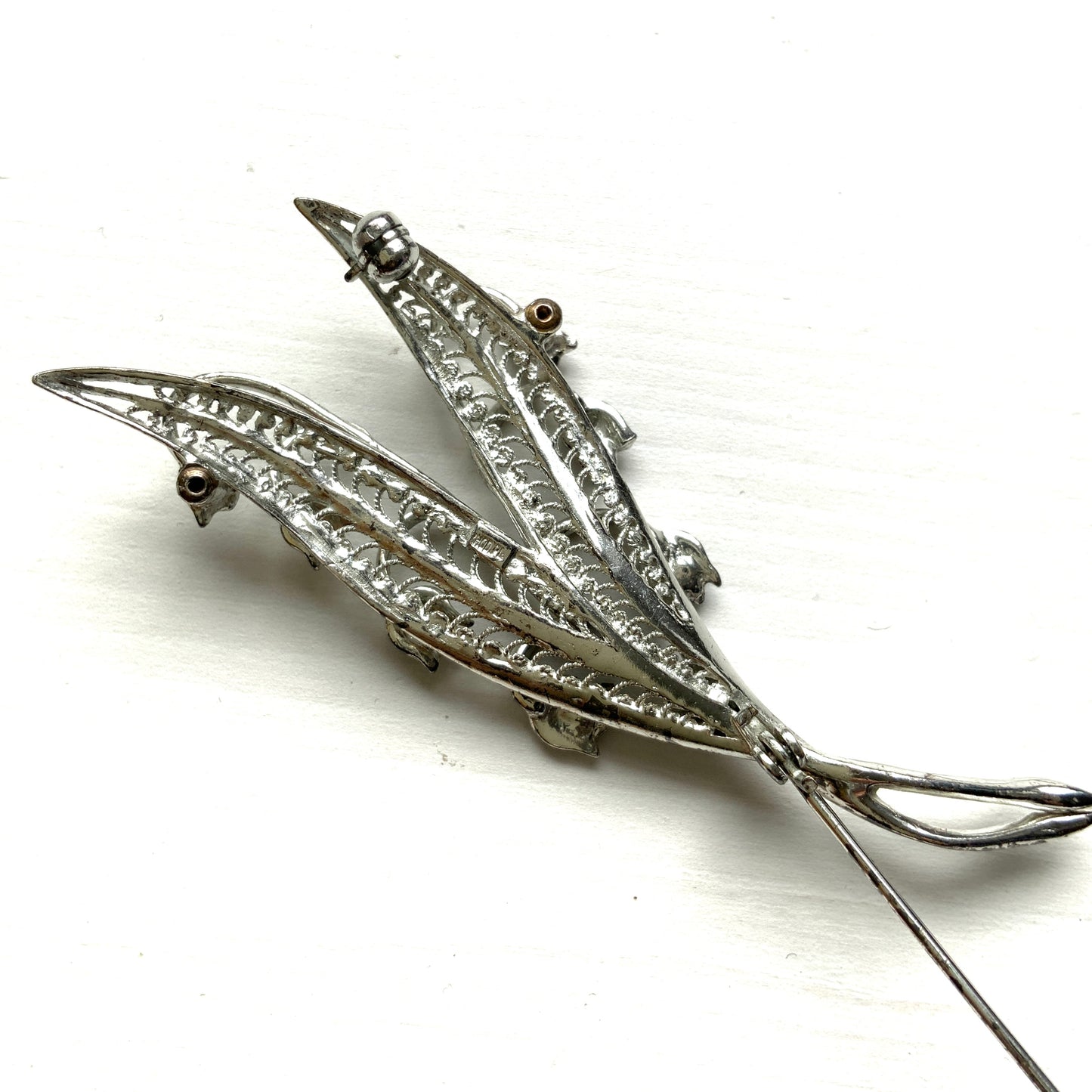 A lily of the valley brooch set with marcasite. マーカサイトがあしらわれたスズランモチーフのブローチ。 