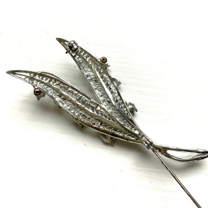 A lily of the valley brooch set with marcasite. マーカサイトがあしらわれたスズランモチーフのブローチ。 