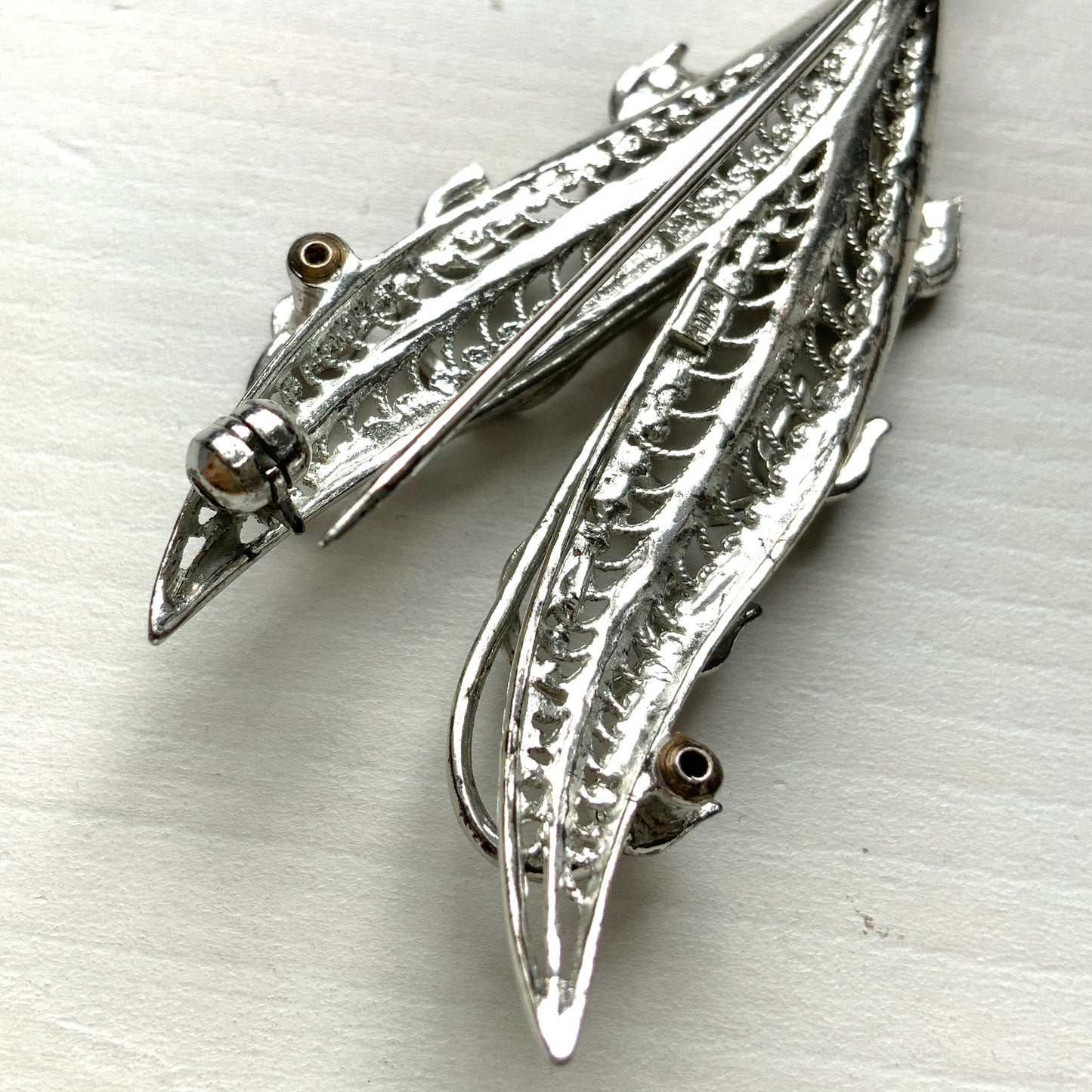 A lily of the valley brooch set with marcasite. マーカサイトがあしらわれたスズランモチーフのブローチ。 