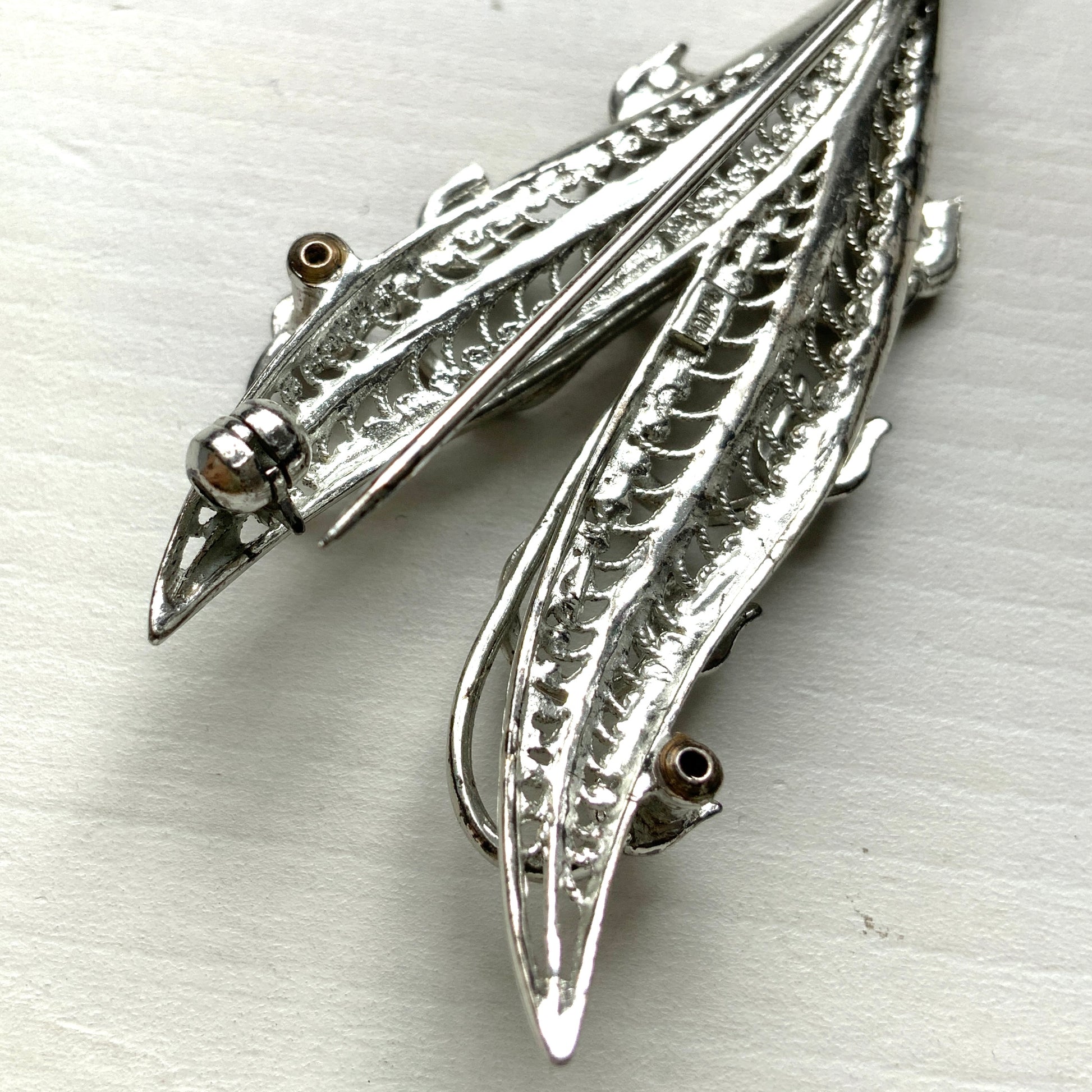 A lily of the valley brooch set with marcasite. マーカサイトがあしらわれたスズランモチーフのブローチ。 