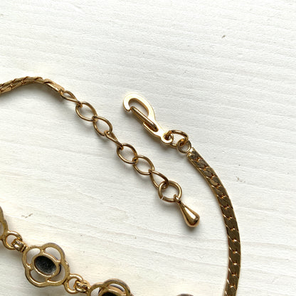 A vintage bracelet set with opal triplets. オパールトリプレットをあしらった、ヴィンテージブレスレット。