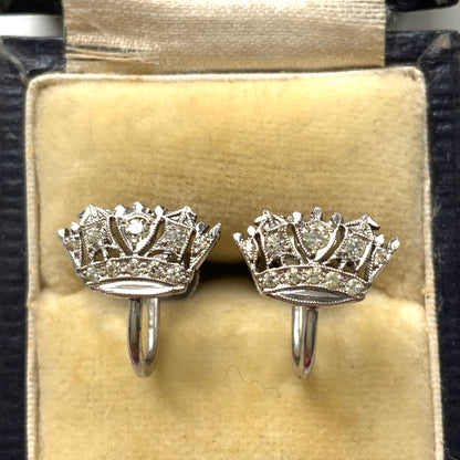 Silver screw-back earrings featuring a naval crown decorated with clear rhinestones. クリアラインストーンがあしらわれた海軍王冠のシルバーのスクリューイヤリング。 