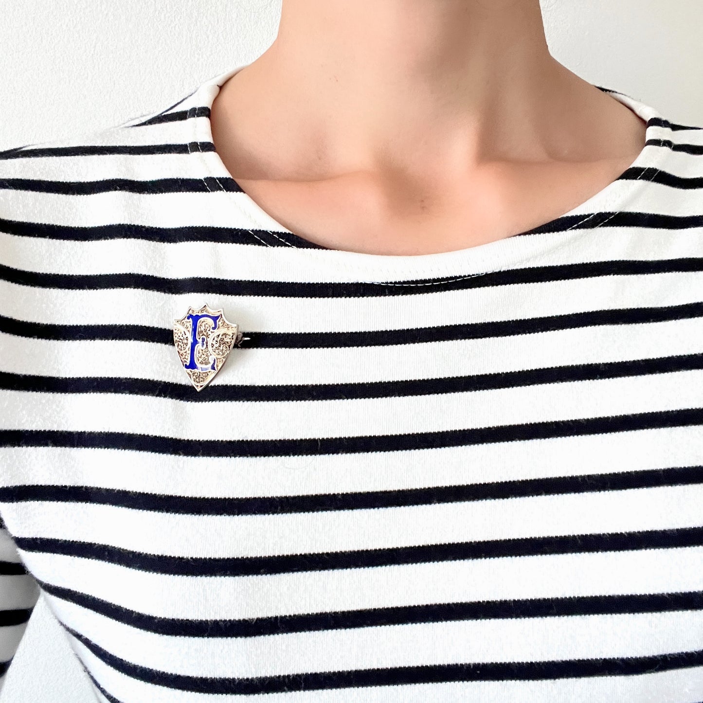 VINTAGE Silver Shield Initial "E" Brooch｜ヴィンテージ　シルバー　盾　”E: ブローチ