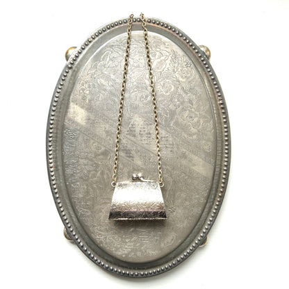 Silver-tone miniature purse pendant necklace.  シルバートーンの小さながま口ペンダントネックレス。 
