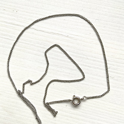A silver necklace set with a pearl and marcasite. パールとマーカサイトをあしらったシルバーネックレス。
