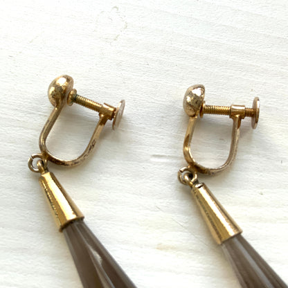 Screw-back earrings with spiky smoky quartz drops. スパイキーなスモーキークォーツが揺れるスクリューイヤリング。 