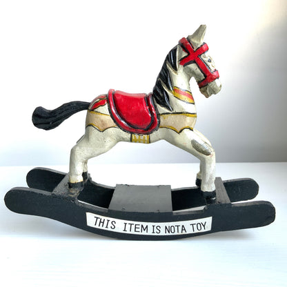 A vintage wooden rocking horse object.  ヴィンテージの木製ロッキングホースのオブジェ。