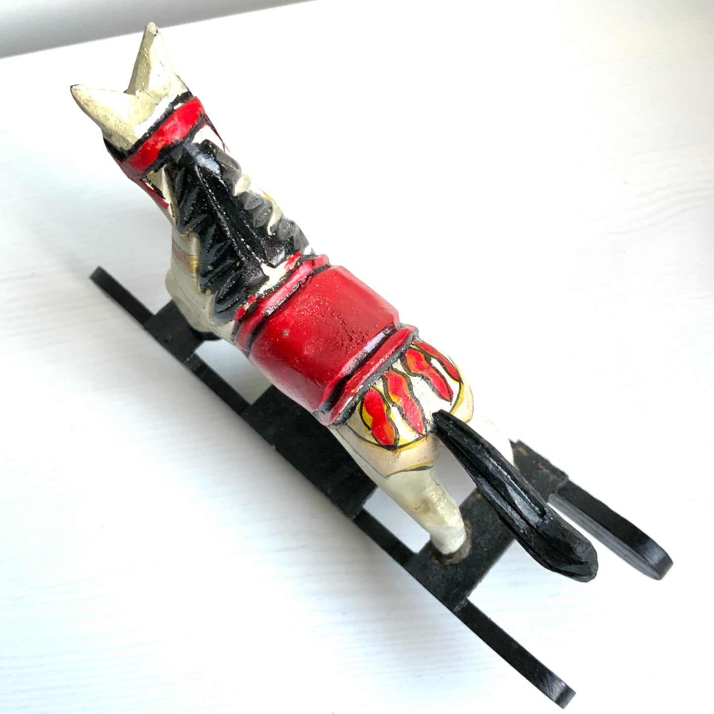 A vintage wooden rocking horse object.  ヴィンテージの木製ロッキングホースのオブジェ。