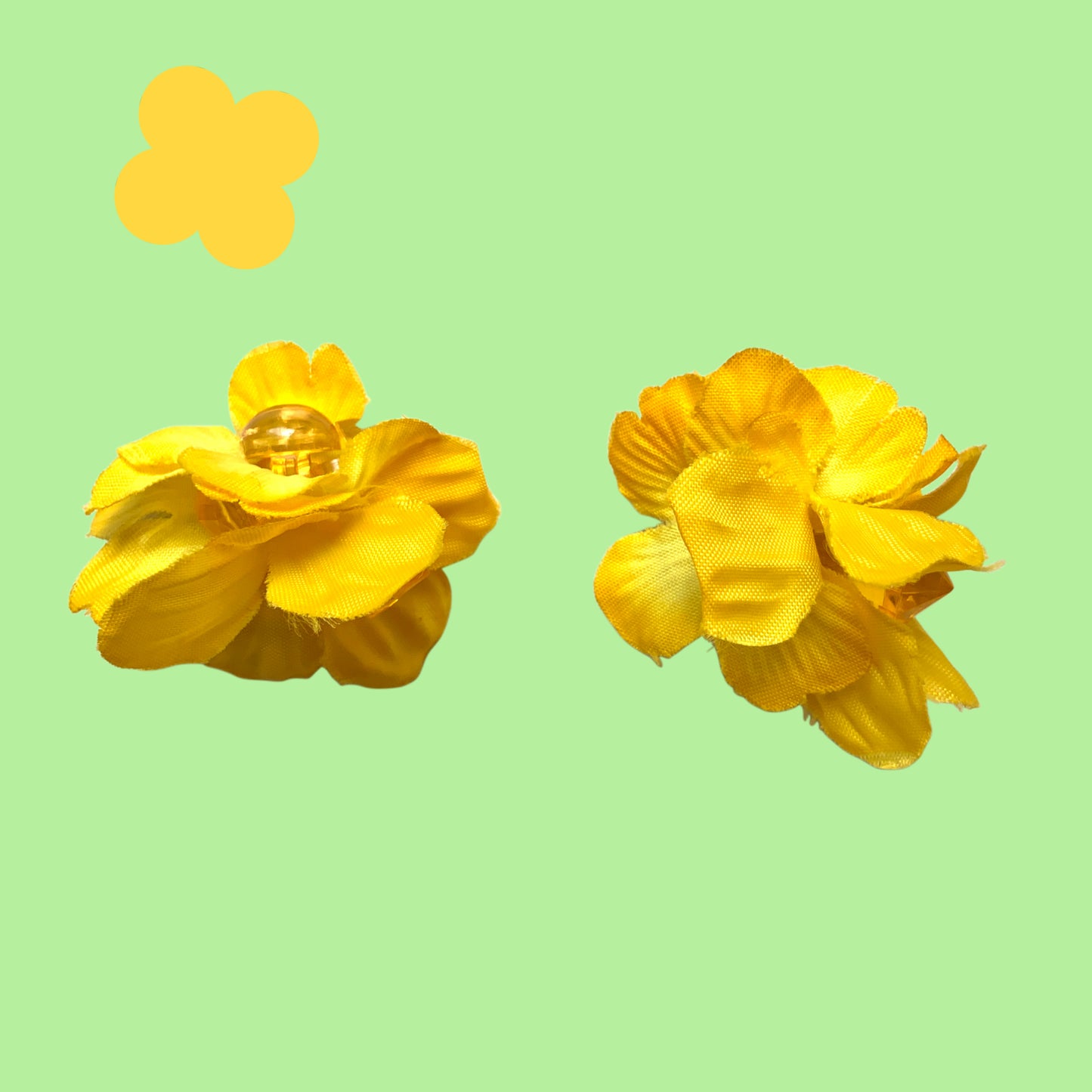 Vintage clip-on earrings featuring bright yellow fabric flowers. ぱっと明るいイエローの布花を使ったヴィンテージのクリップイヤリング。