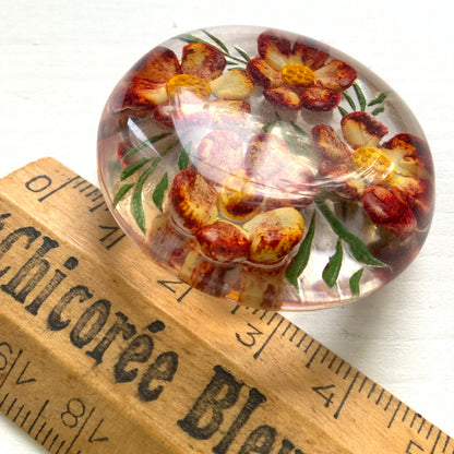 A charming 1950s reverse carved Lucite brooch featuring a vibrant red flower. 1950年代の赤いお花のインタリオブローチ。