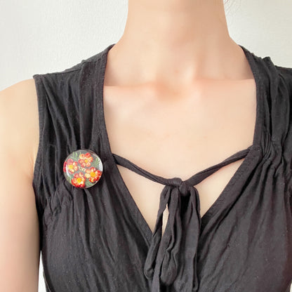 A charming 1950s reverse carved Lucite brooch featuring a vibrant red flower. 1950年代の赤いお花のインタリオブローチ。