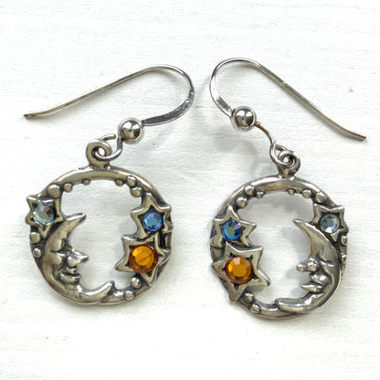A charming pair of vintage sterling silver earrings by Shube, featuring a gentle smiling moon and star. 穏やかな微笑みをたたえた月と星のShubeのヴィンテージシルバーピアス。 
