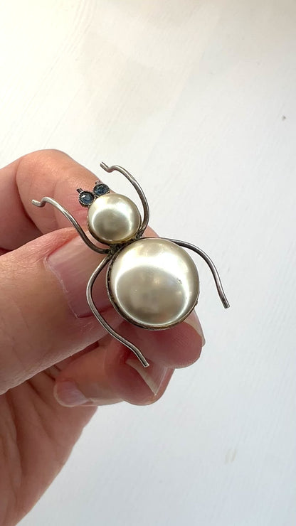 VINTAGE ART DECO Glass Pearl Button Spider Silver Brooch