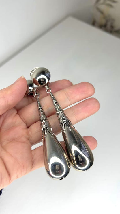 VINTAGE 1970−80's Silver Tone Big Raindrop Drop Clip Earrings