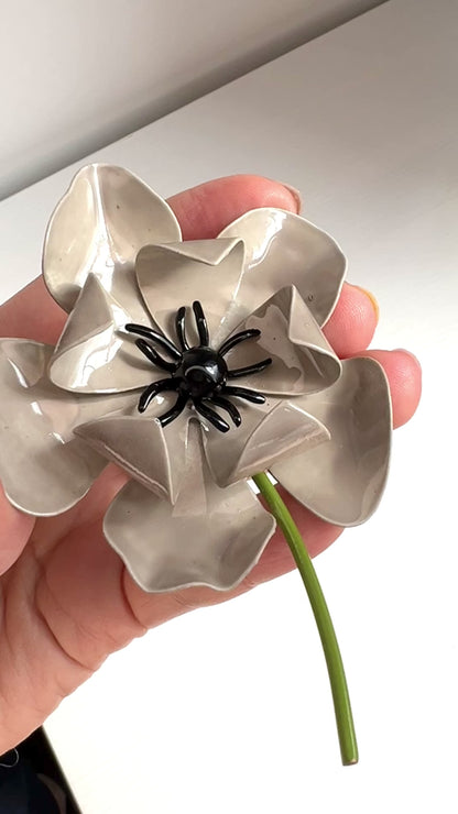 VINTAGE 1960−70's Enamel Grey Flower Brooch